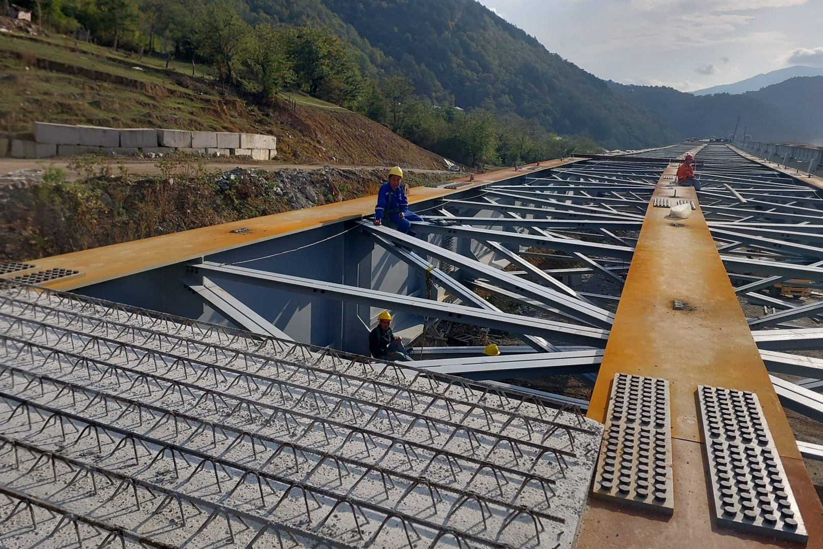Tbilisi E60 Highway, F3 Ubisa–Shorapani Section – Highway Superstructure Works